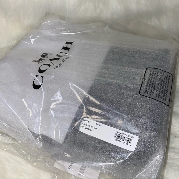 Coach 🩶🖤🩶 signature purse New - Picture 16 of 16